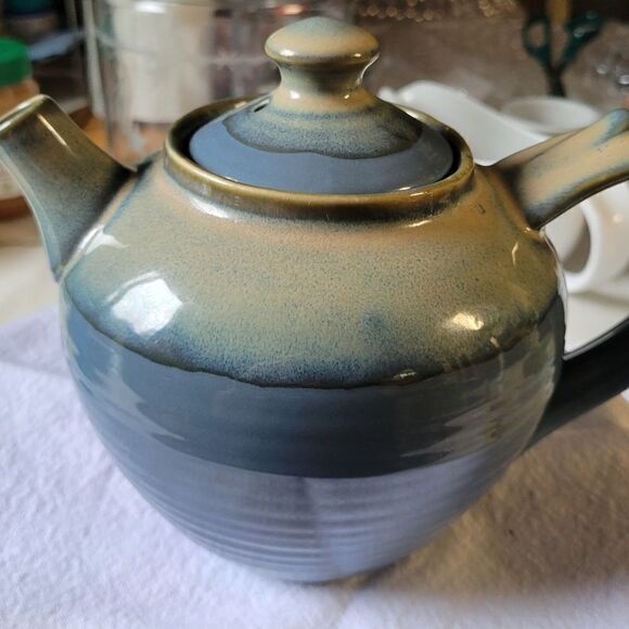 Tumbleweed pottery tea pot with lid - Picture 6 of 7